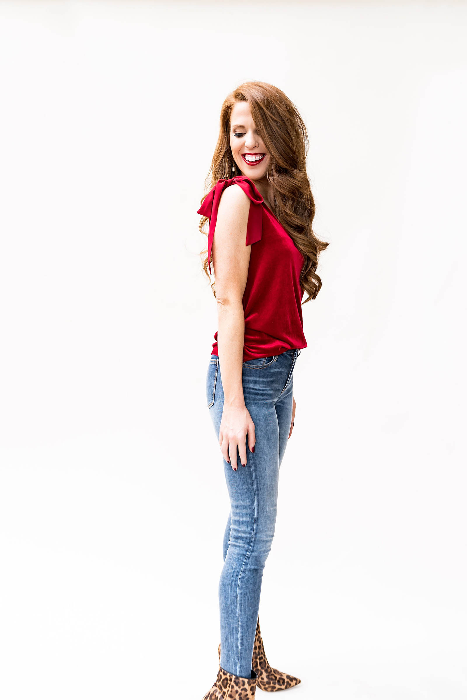 gibson-glam-holiday-red-top-holiday-jean-look 